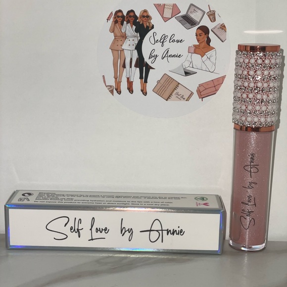 Our famous Barbie making our lips stunning! - Picture 3 of 4